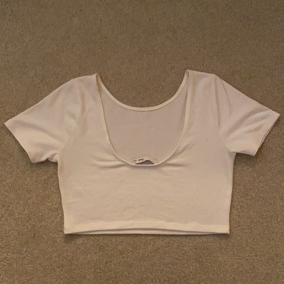 Aritzia crop top - Picture 2 of 3